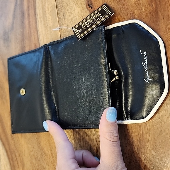 Gloria Vanderbilt Wallet - Picture 4 of 6